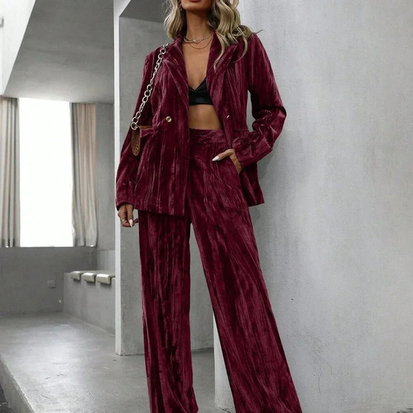 Red Elegant Women's Velvet Pleated Metal Button Suit Set - Picture 5 of 6